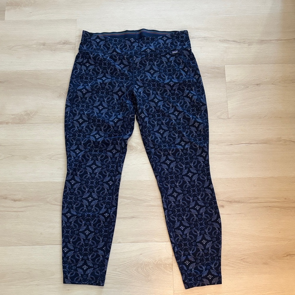 Patagonia Women’s Capilene Midweight Baselayer bottoms Navy Patterned